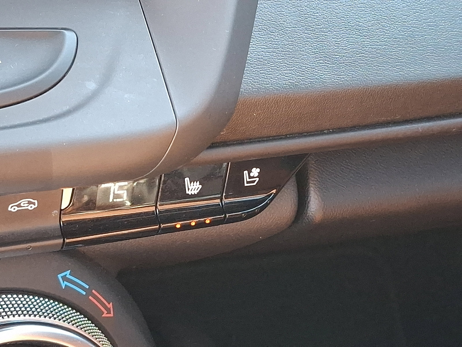 Used 2021 Chevrolet Camaro LT w/ Technology Package image 23