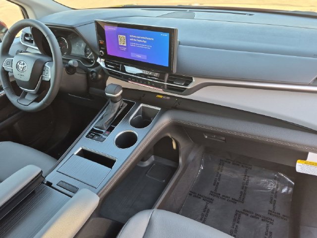 Certified 2026 Toyota Sienna XLE FWD image 31