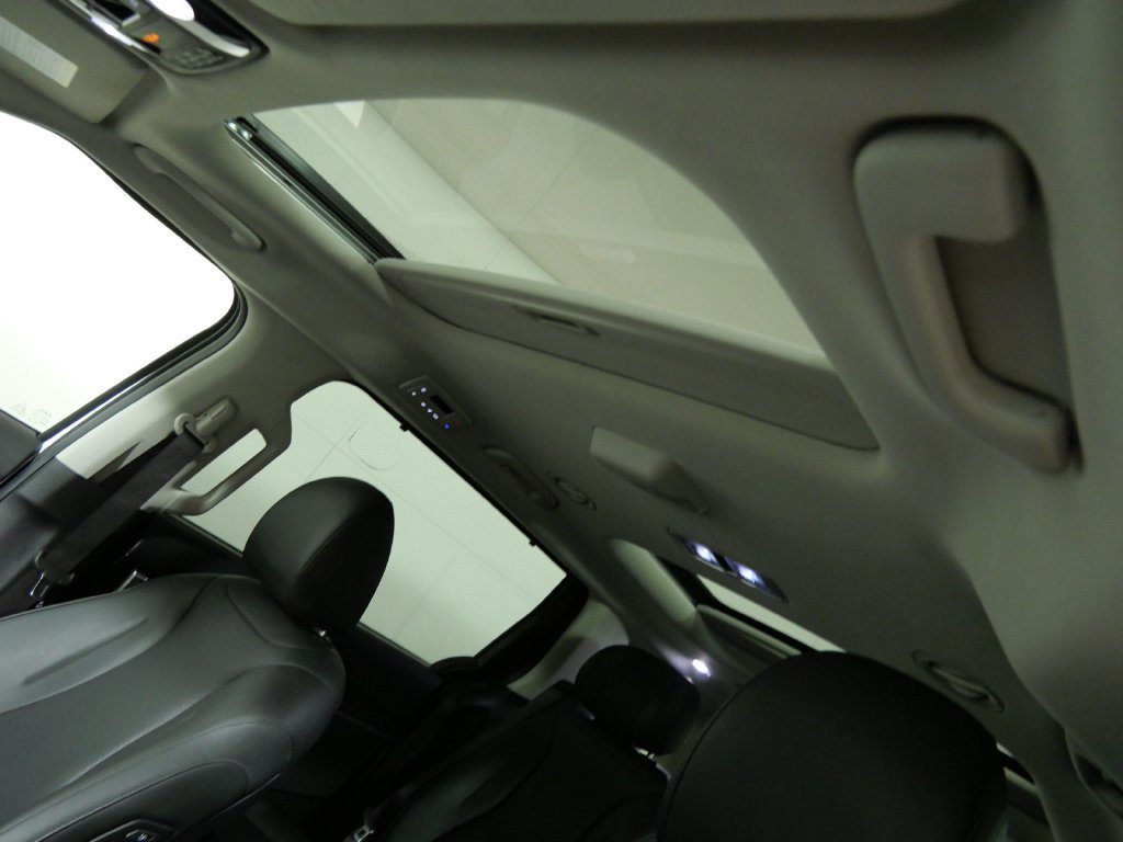 Used 2025 Kia Carnival SX Prestige FWD image 12