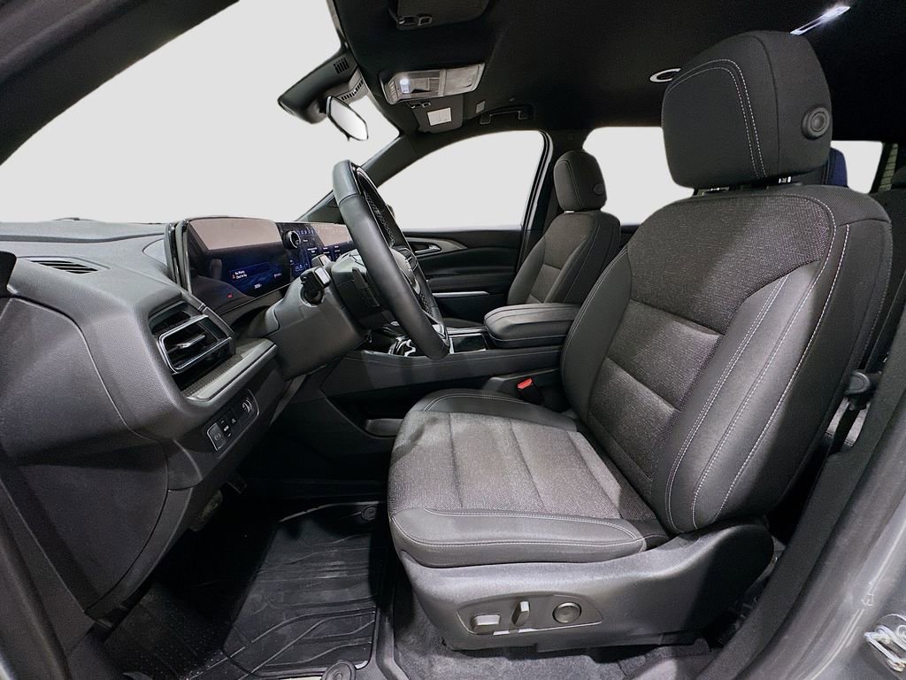 Used 2024 Chevrolet Traverse LT w/ Enhanced Driving Package image 22
