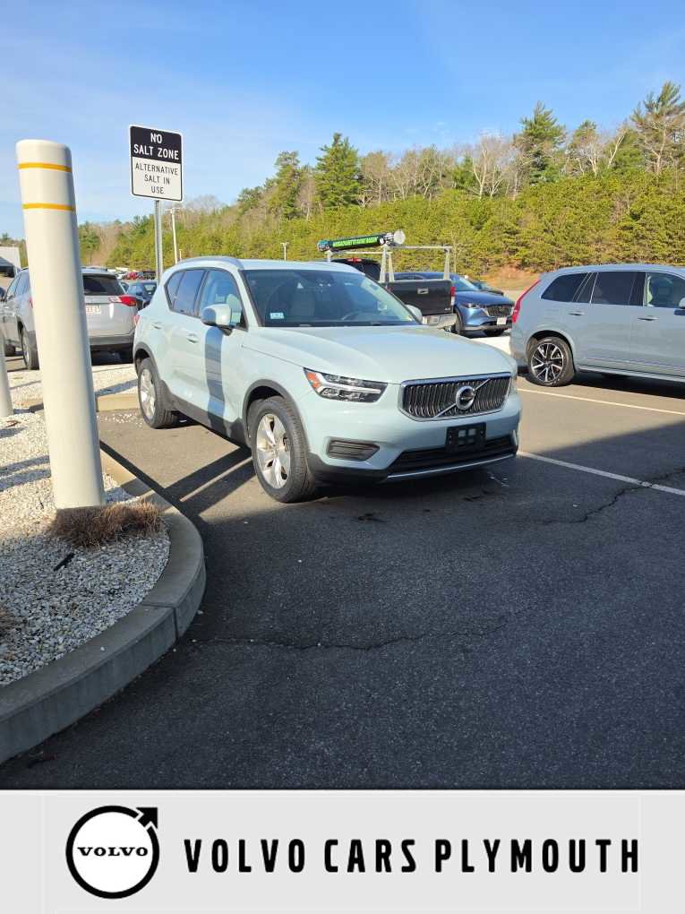 Used 2019 Volvo XC40 T5 Momentum image 1