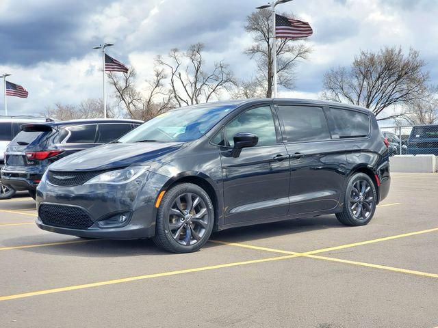 Used 2019 Chrysler Pacifica Touring Plus w/ S Appearance Package FWD image 34