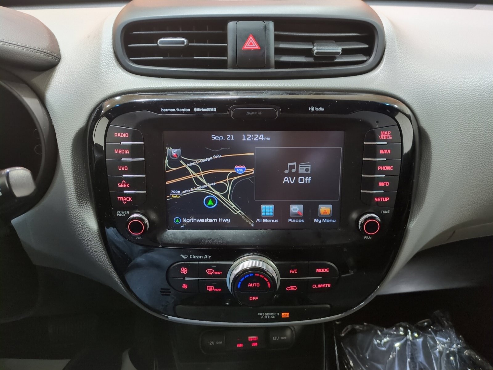 Used 2017 Kia Soul + w/ Audio Package FWD image 22