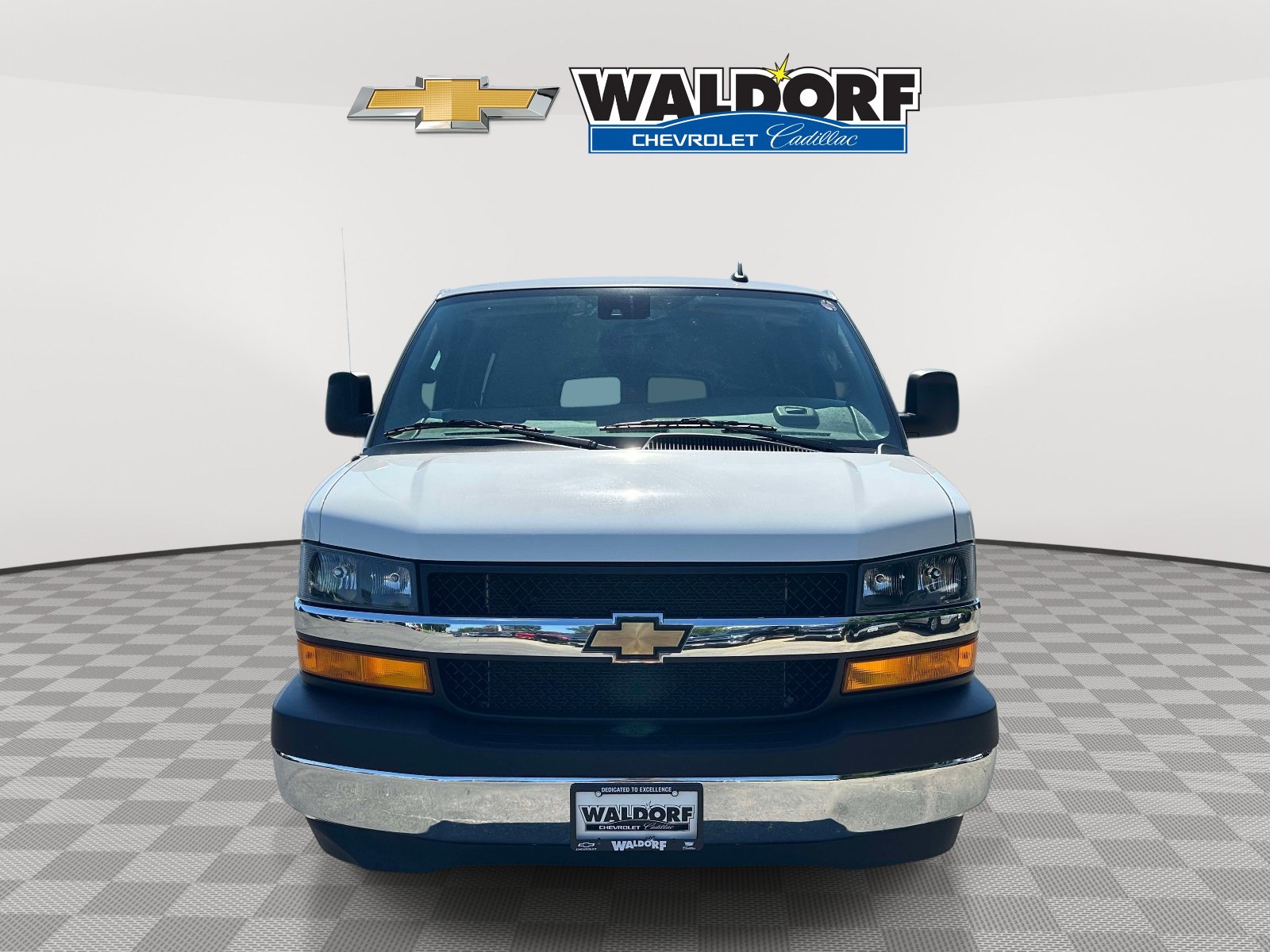 Used 2025 Chevrolet Express 3500 LT w/ LT Preferred Equipment Group RWD image 2