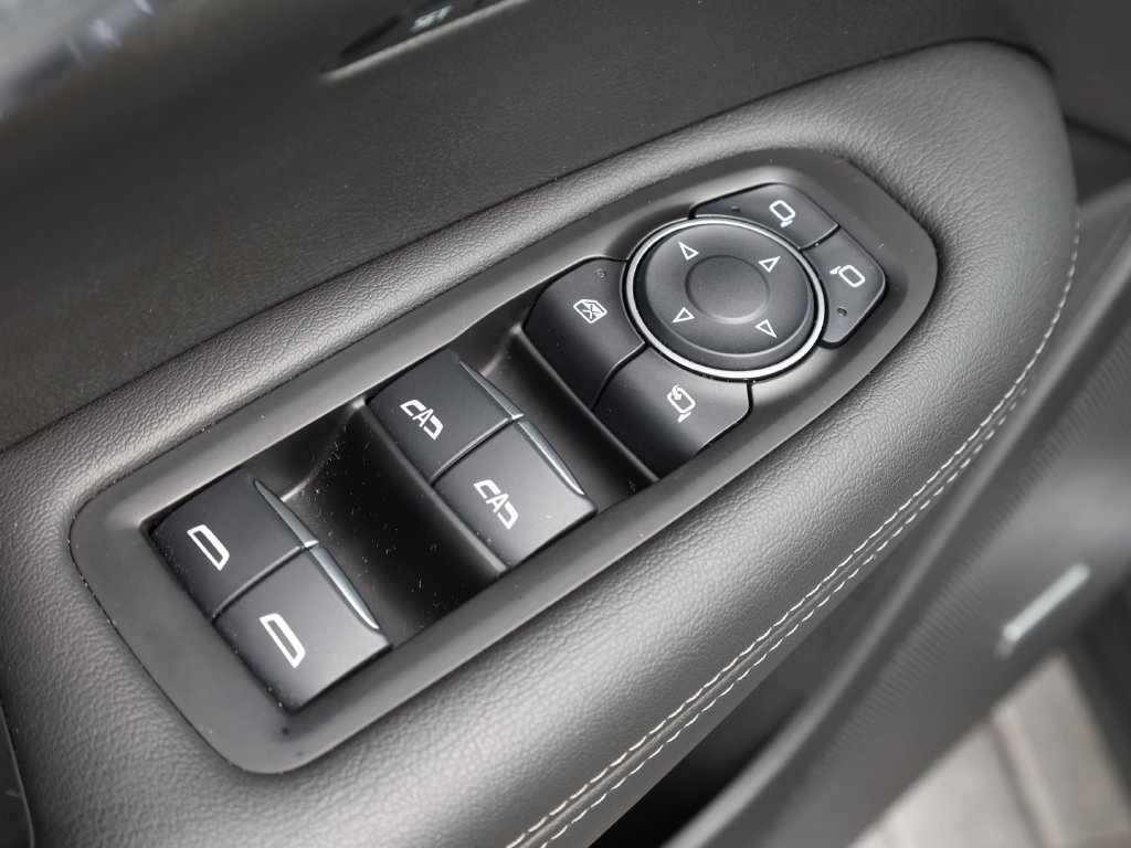 Used 2025 Cadillac XT6 Luxury FWD image 13