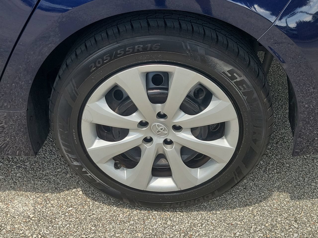 Used 2024 Toyota Corolla LE FWD image 5