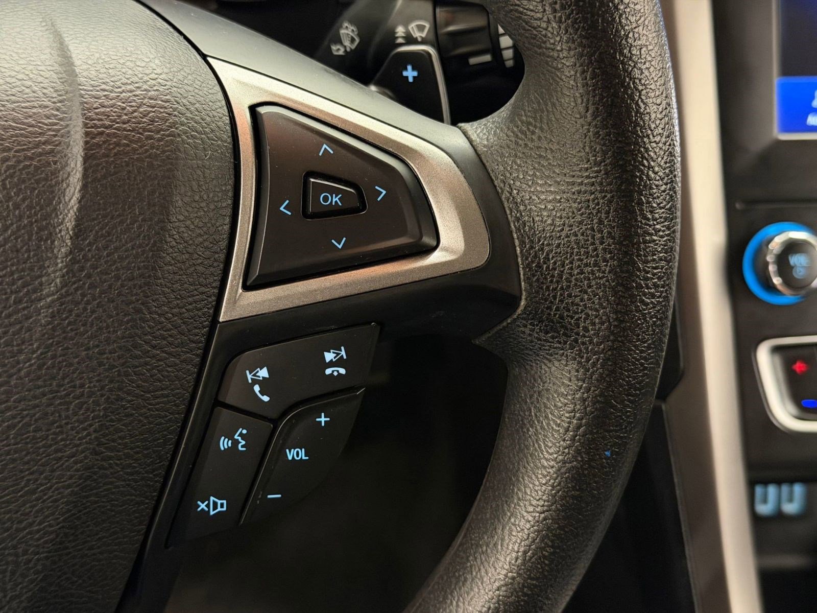Used 2019 Ford Fusion SE FWD image 24