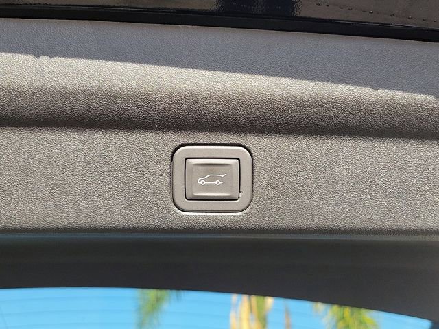 Used 2025 Cadillac Escalade IQ Luxury 2 image 21
