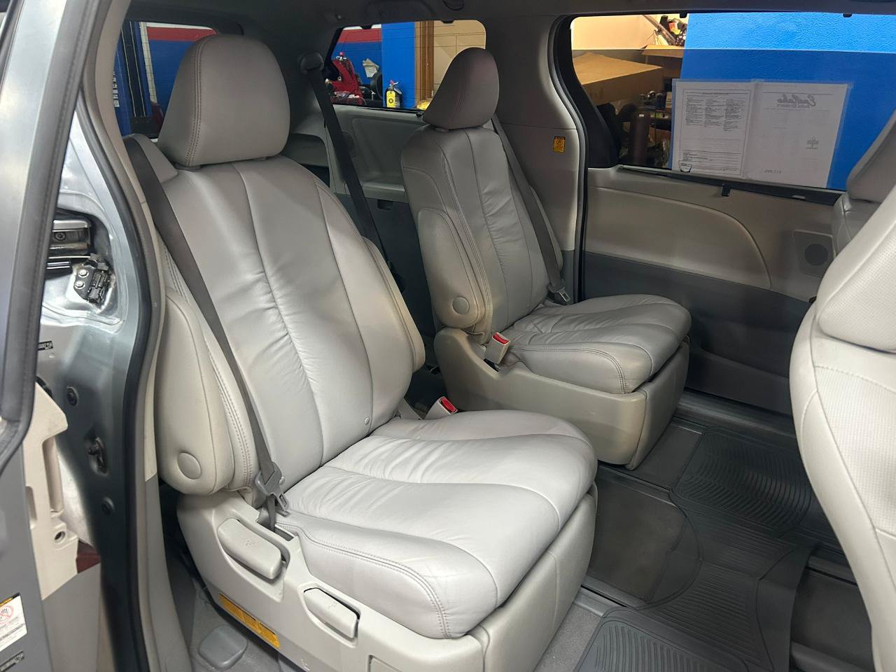 Used 2011 Toyota Sienna XLE w/ Premium Pkg AWD/4WD image 12