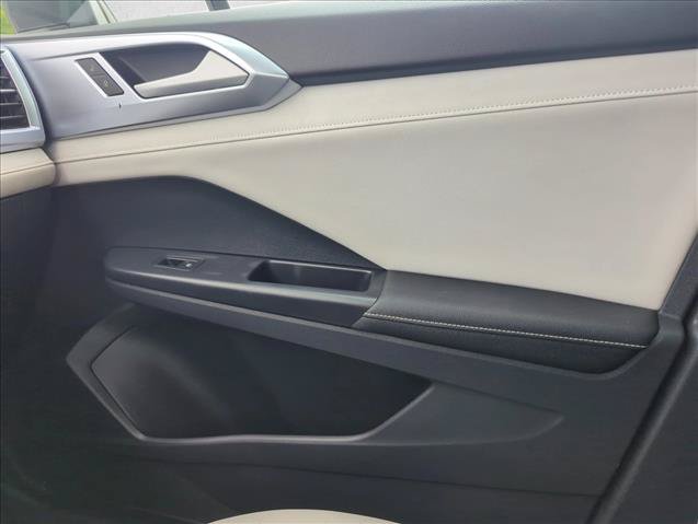 Used 2025 Volkswagen Taos SE FWD image 26