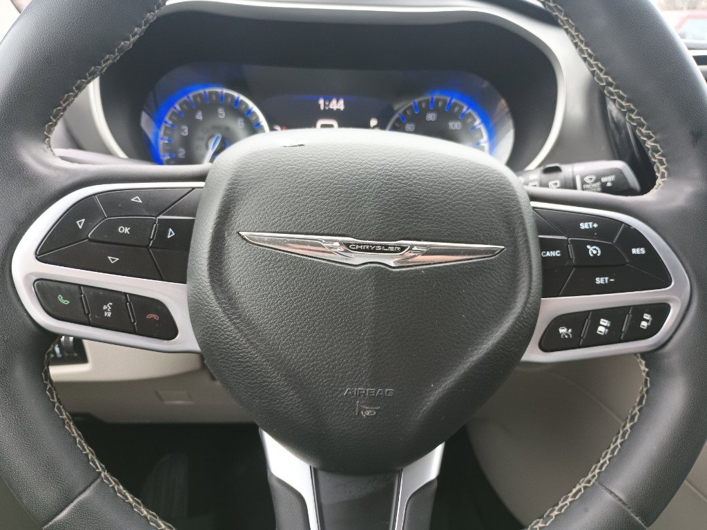 Used 2022 Chrysler Pacifica Touring-L w/ Uconnect Theater Family Group image 19