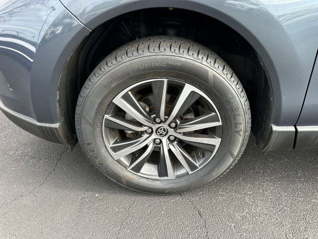 Used 2022 Toyota Venza LE image 10