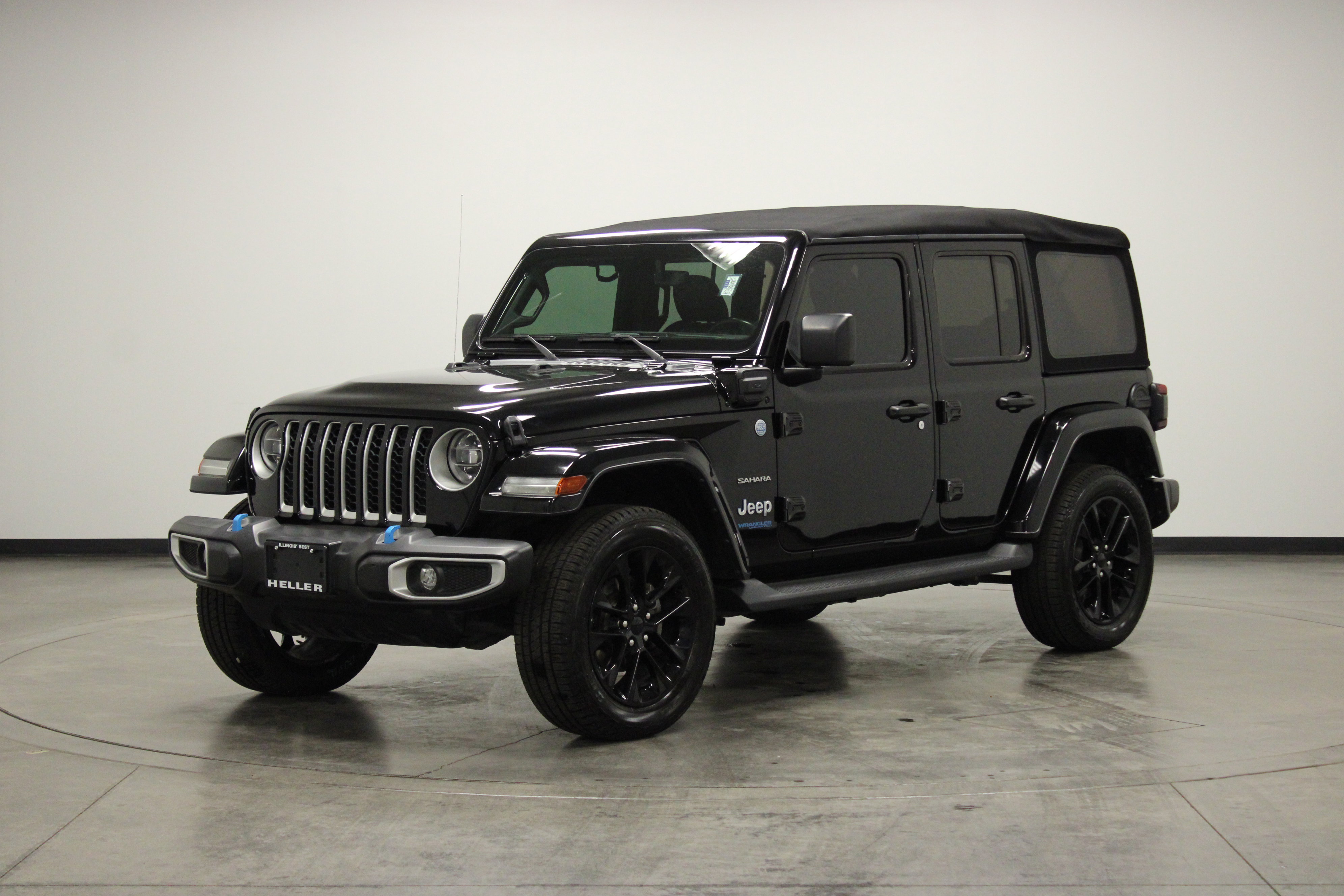Used 2022 Jeep Wrangler Unlimited Sahara w/ Cold Weather Group image 4