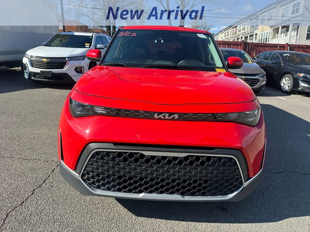 Used 2025 Kia Soul LX w/ LX Technology Package image 2