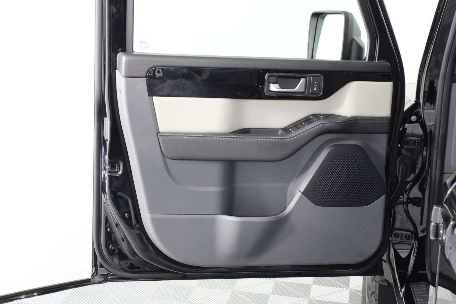 Used 2025 INEOS Grenadier Quartermaster AWD/4WD image 17