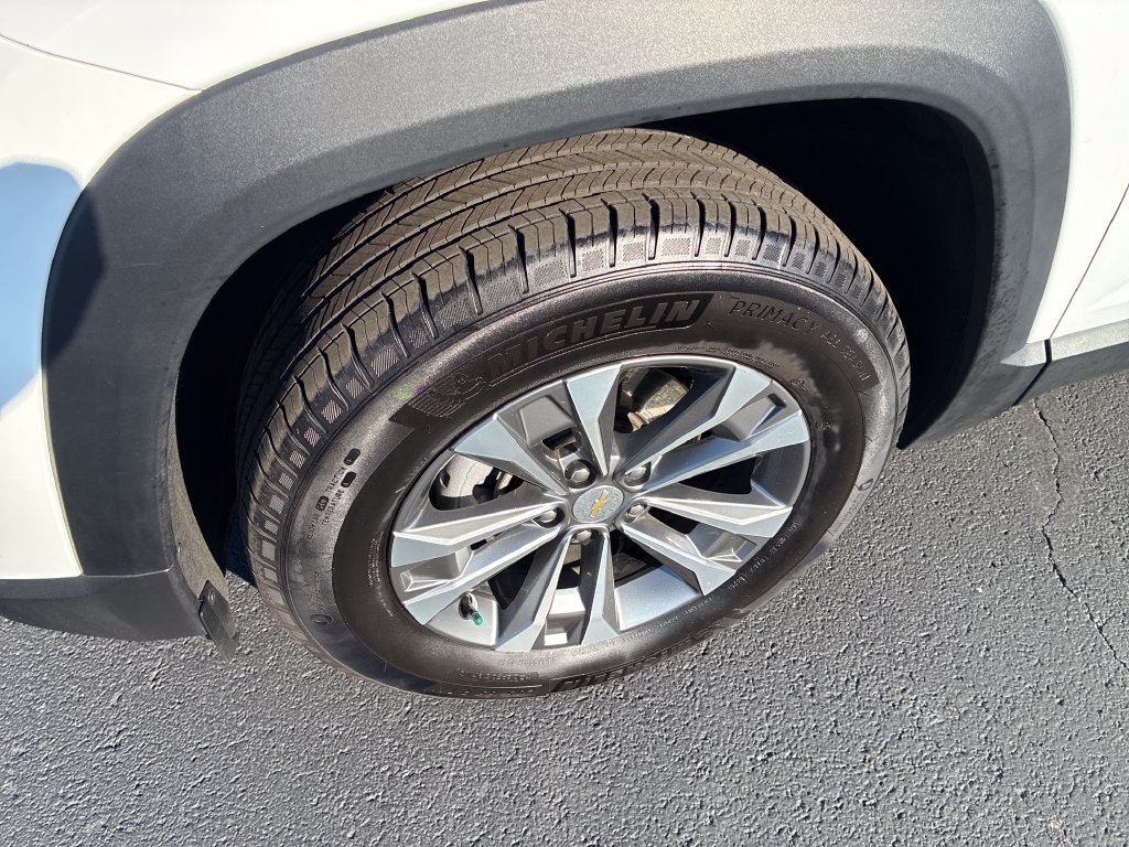 Used 2025 Chevrolet Equinox LT AWD/4WD image 9