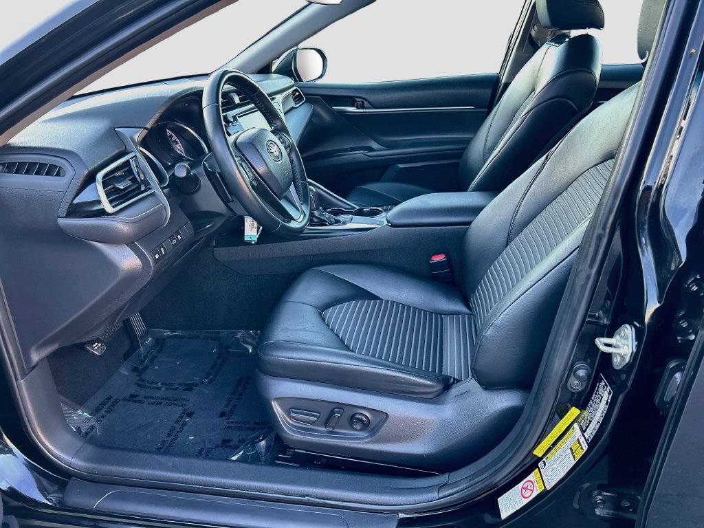 Used 2018 Toyota Camry SE FWD image 19