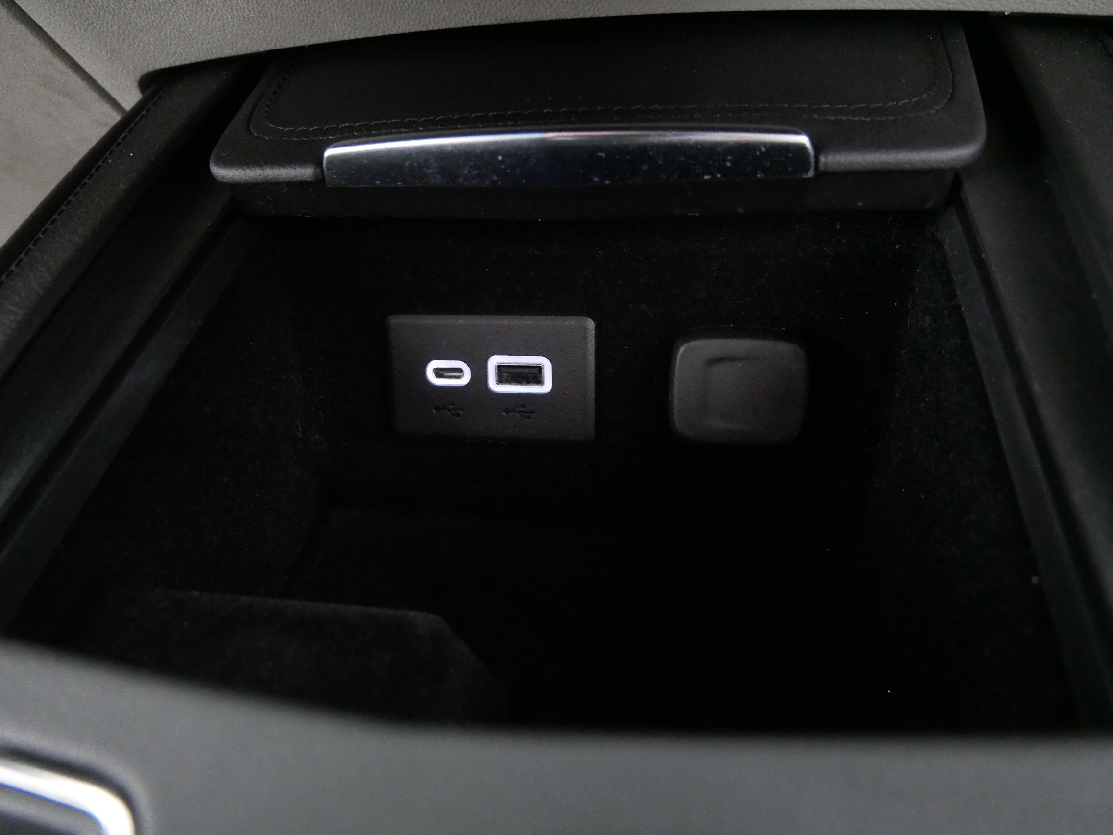 Used 2022 Cadillac XT4 Premium Luxury w/ Enhanced Visibility Package image 29