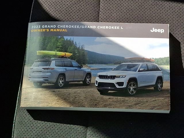 Used 2023 Jeep Grand Cherokee Altitude AWD/4WD image 26