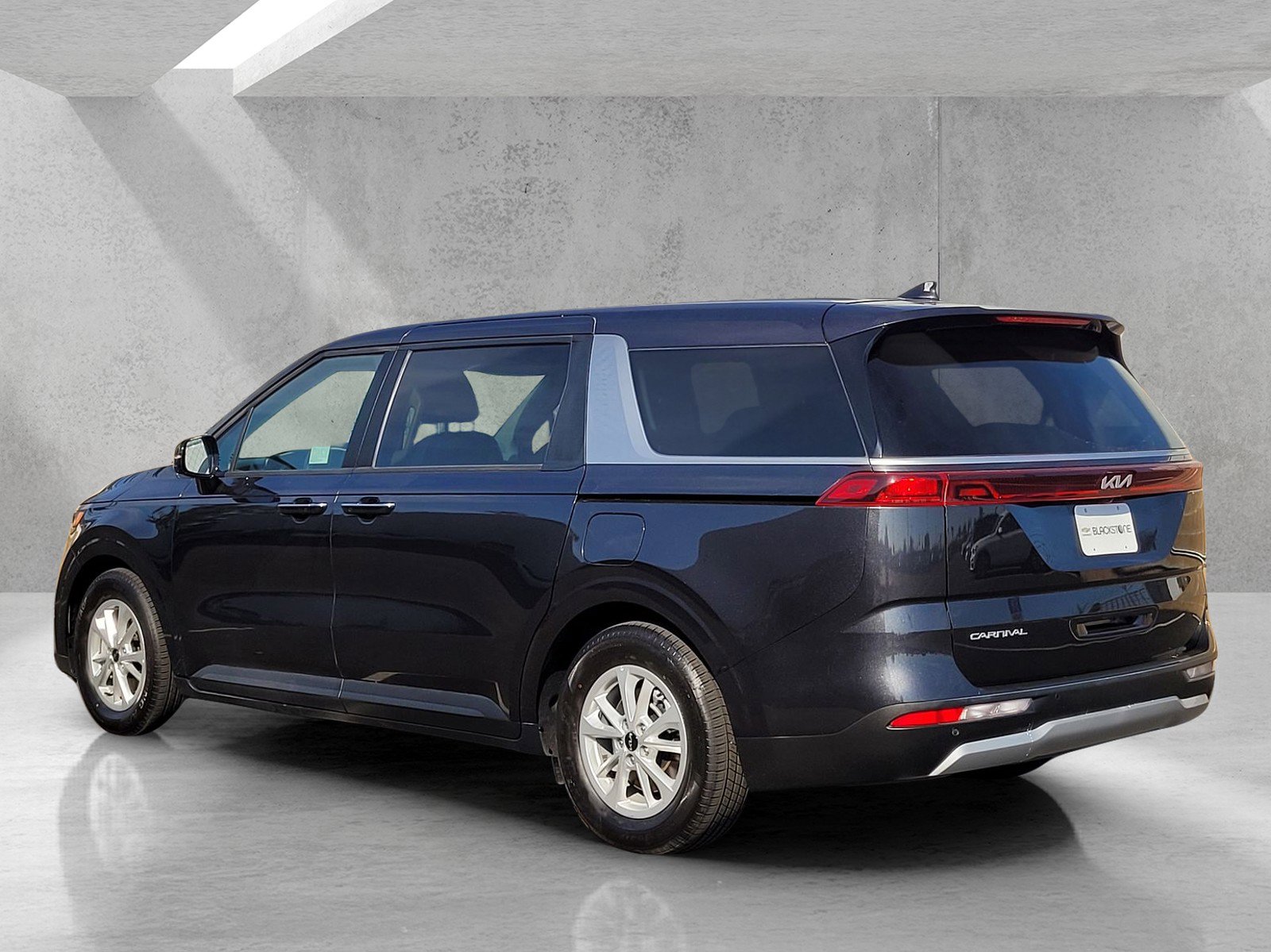 Used 2024 Kia Carnival LX image 6