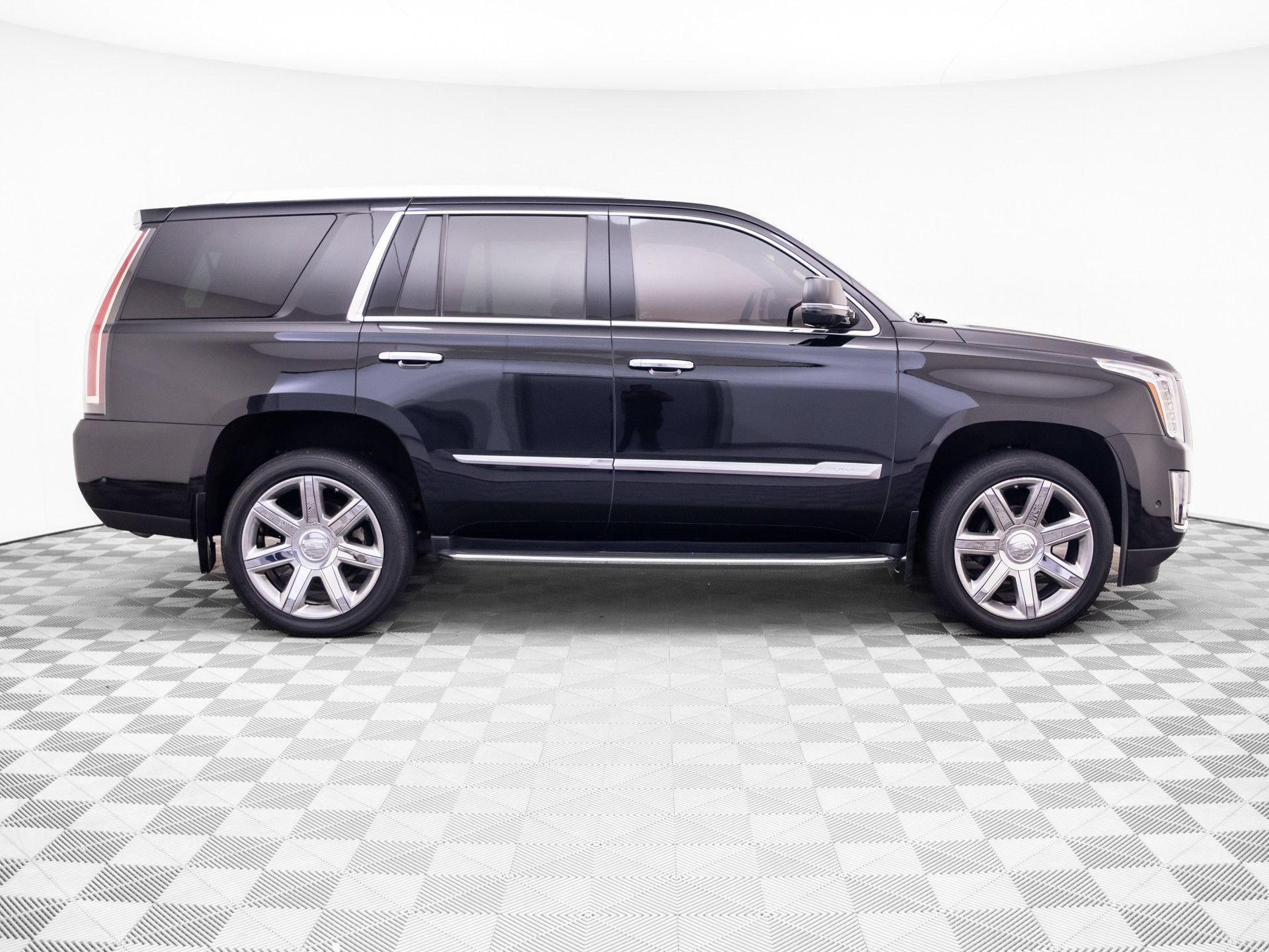 Used 2019 Cadillac Escalade Luxury AWD/4WD image 5