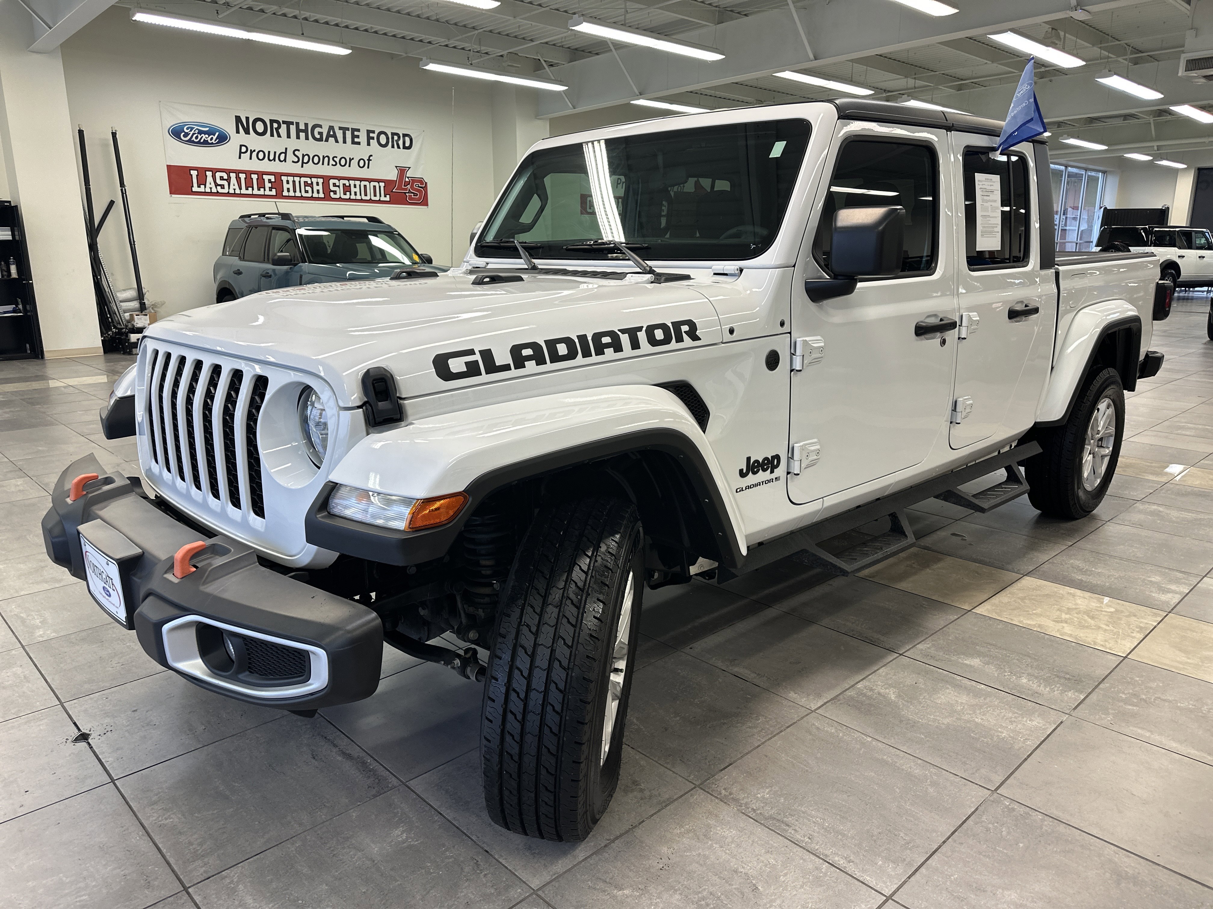 Used 2023 Jeep Gladiator Sport image 16