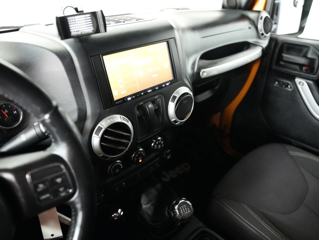Used 2014 Jeep Wrangler Rubicon w/ Power Convenience Group AWD/4WD image 18