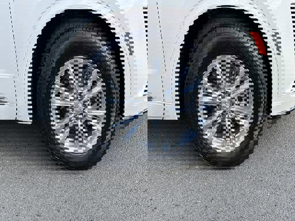 New 2025 Cadillac XT6 Luxury image 7