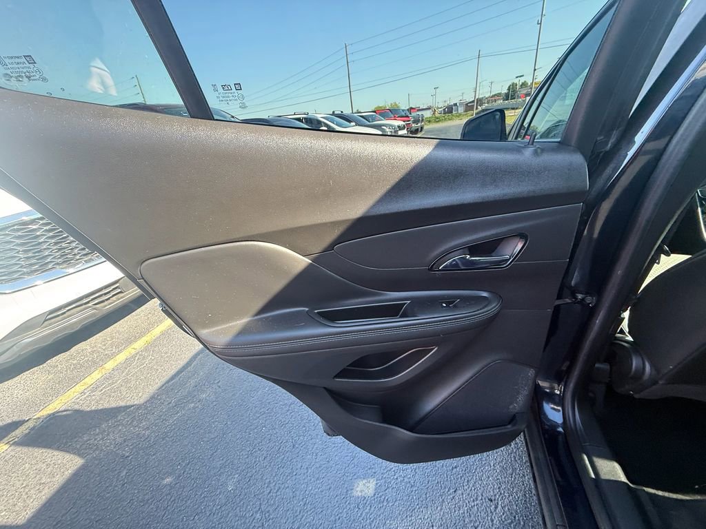 Used 2021 Buick Encore Preferred w/ Safety Package FWD image 18