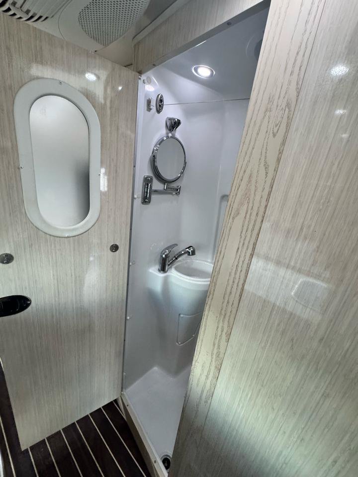Used 2015 Mercedes-Benz Sprinter 3500 image 26