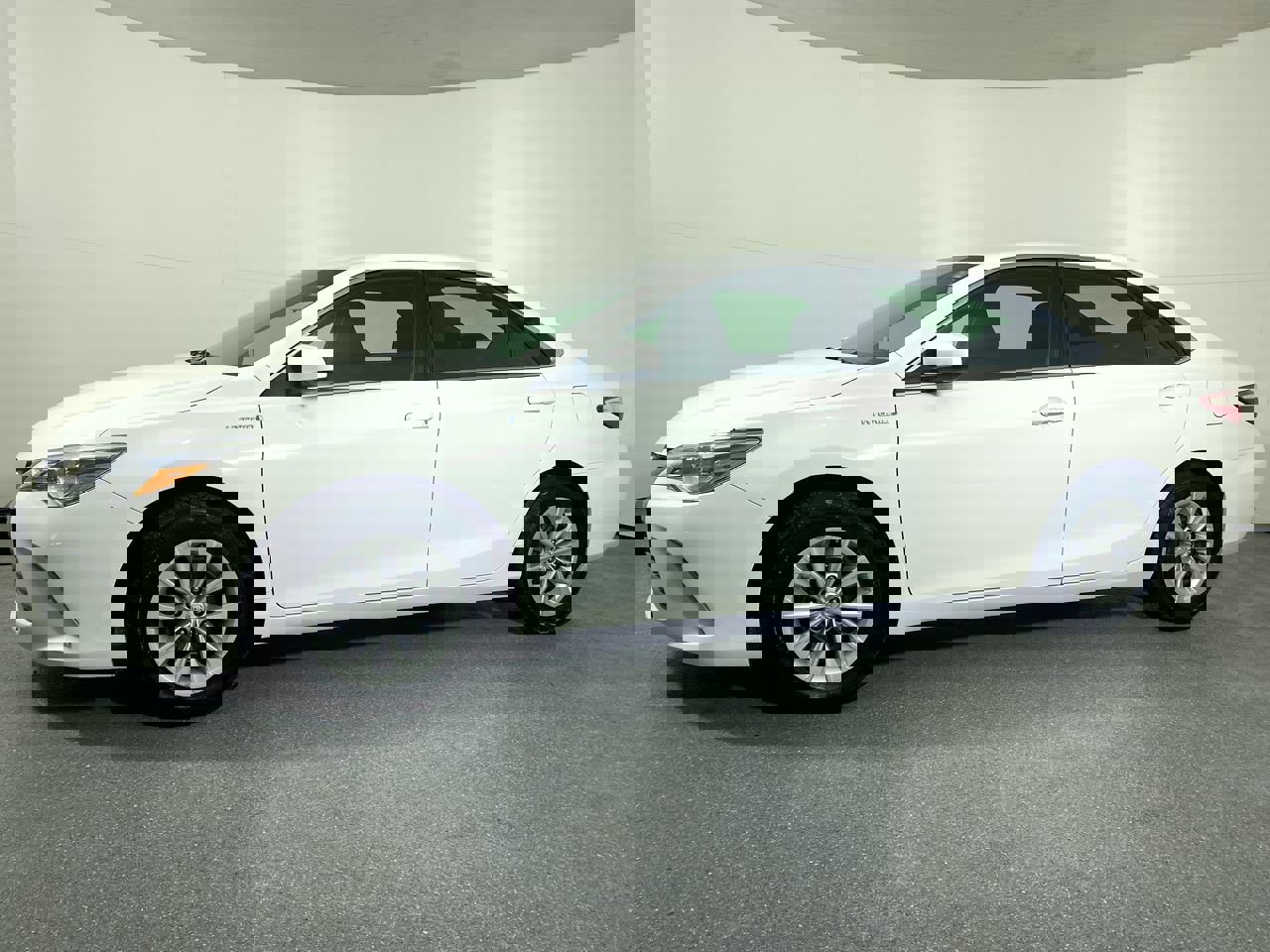 Used 2015 Toyota Camry LE image 21