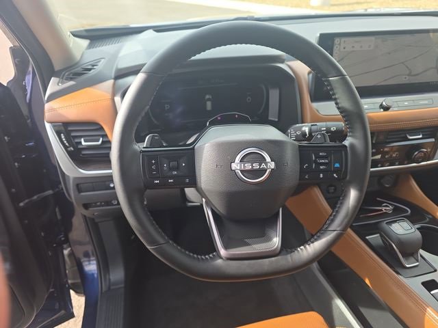 Used 2025 Nissan Rogue Platinum w/ Tech Package image 14