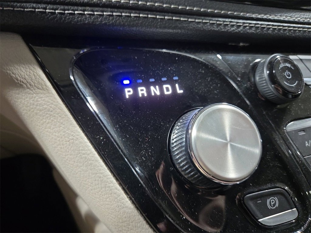 Used 2023 Chrysler Pacifica Limited image 21
