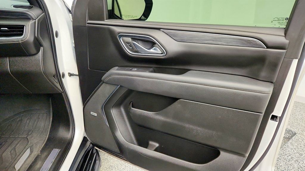 Used 2023 GMC Yukon SLT w/ SLT Premium Package image 28