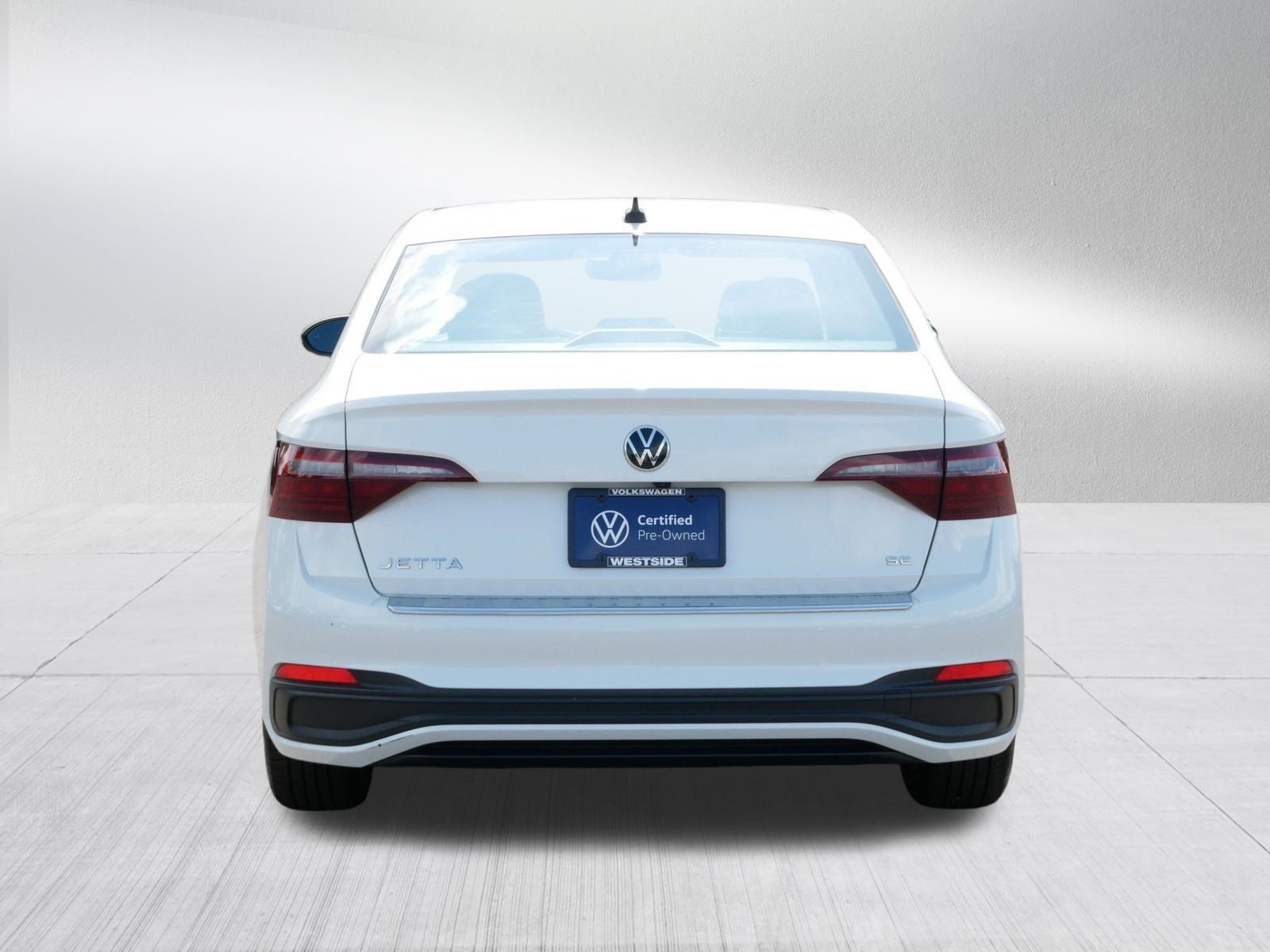 Certified 2023 Volkswagen Jetta SE w/ Panoramic Sunroof Package FWD image 6