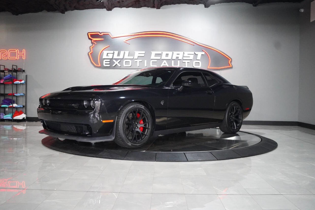Used 2015 Dodge Challenger SRT Hellcat image 1