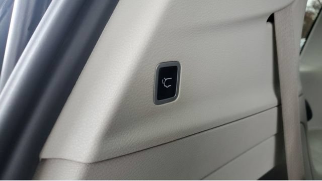 Used 2024 Chrysler Pacifica Touring-L FWD image 26