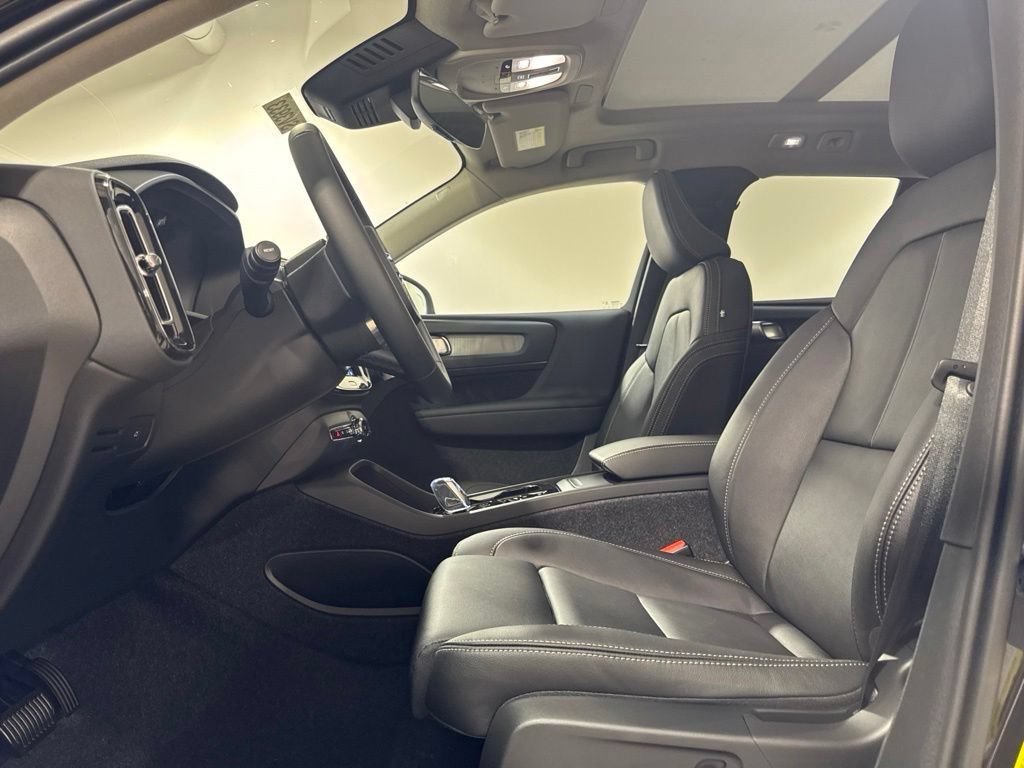 New 2026 Volvo XC40 B5 Plus w/ Protection Package Premier AWD/4WD image 19