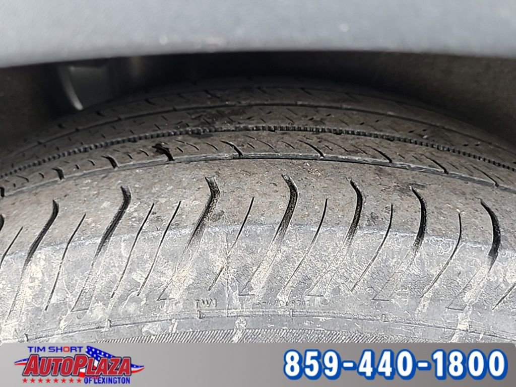 Used 2020 Ford Escape SE image 18