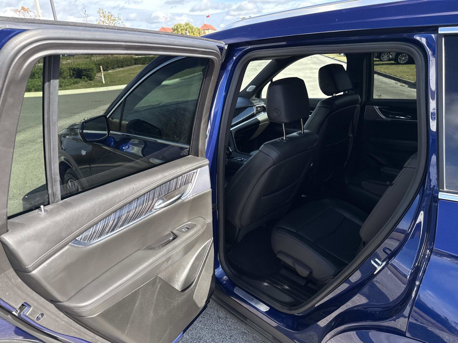 Used 2025 Cadillac XT6 Premium Luxury image 14