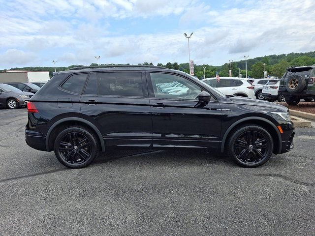 Certified 2022 Volkswagen Tiguan SE R-Line AWD/4WD image 9
