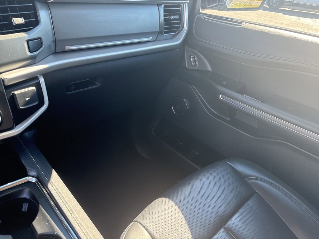Used 2024 Ford Expedition XLT RWD image 26