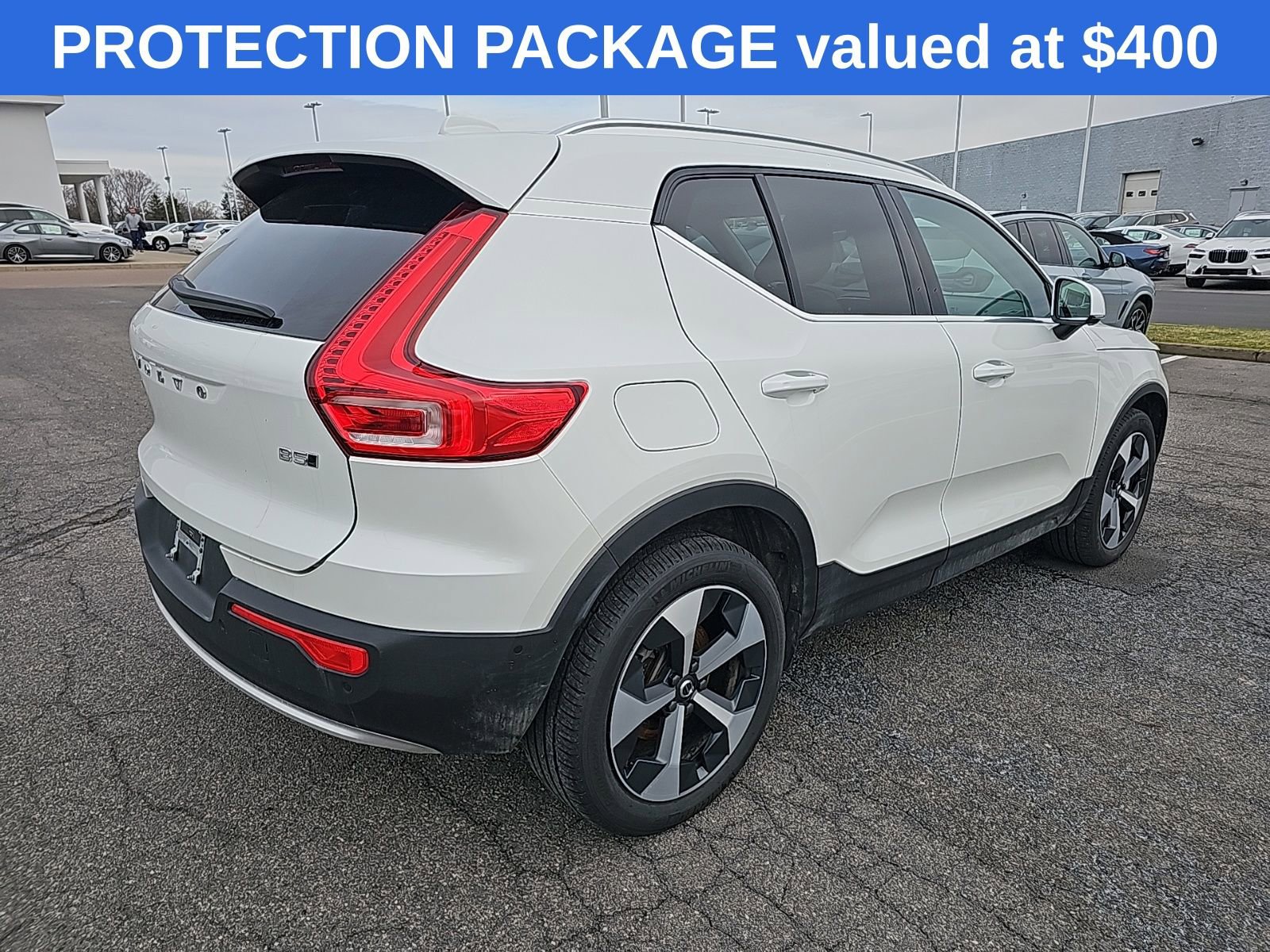 Used 2024 Volvo XC40 B5 Plus w/ Climate Package image 3