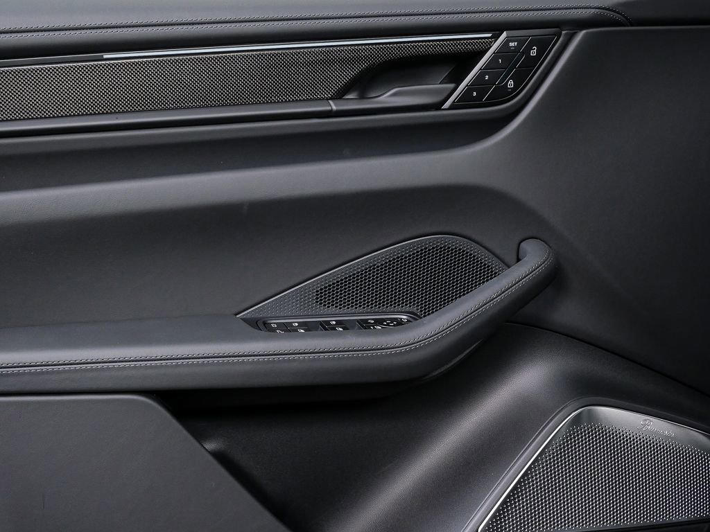 New 2026 Porsche Macan Turbo Electric image 6