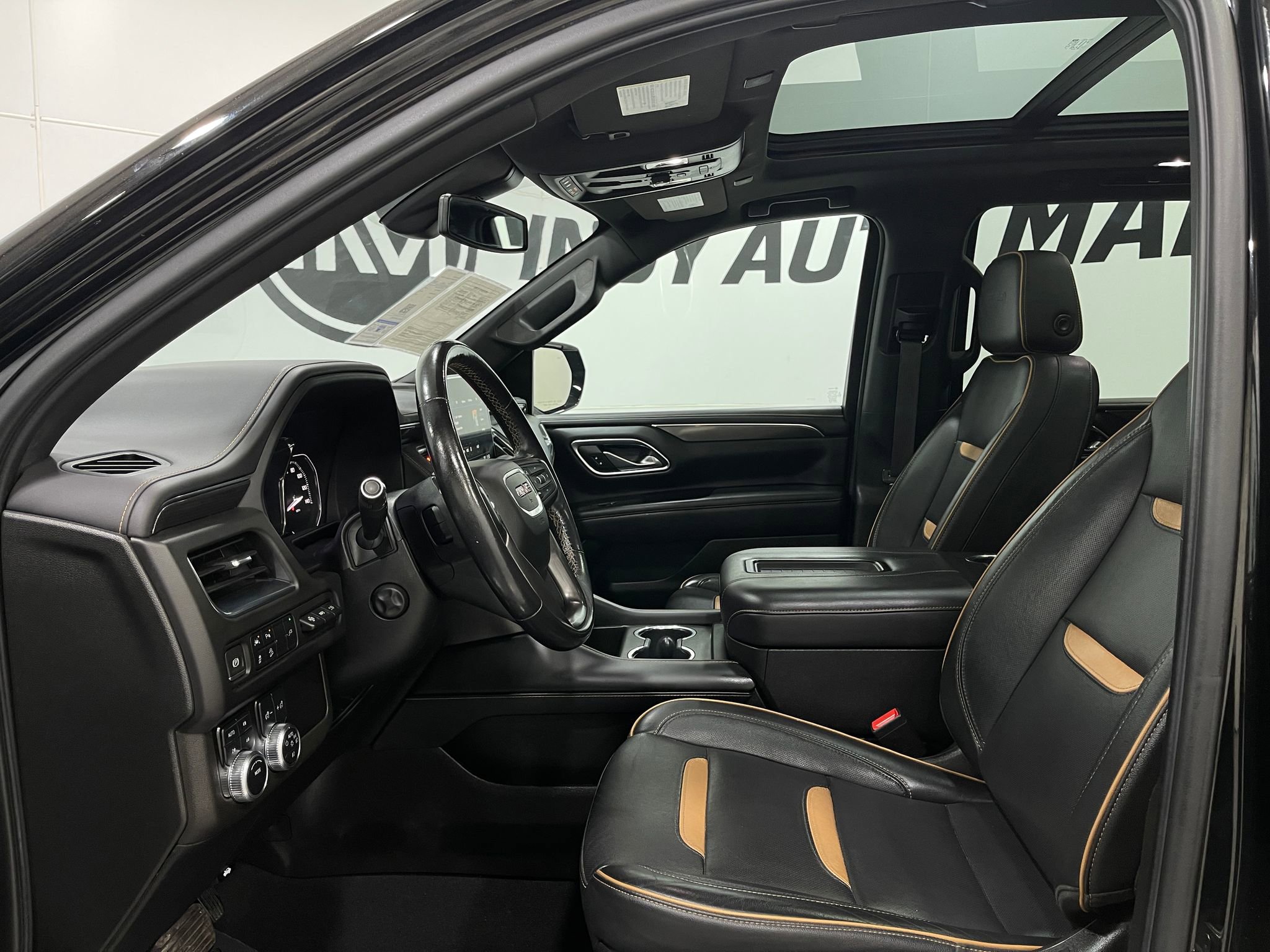 Used 2021 GMC Yukon AT4 w/ Technology Package AWD/4WD image 12