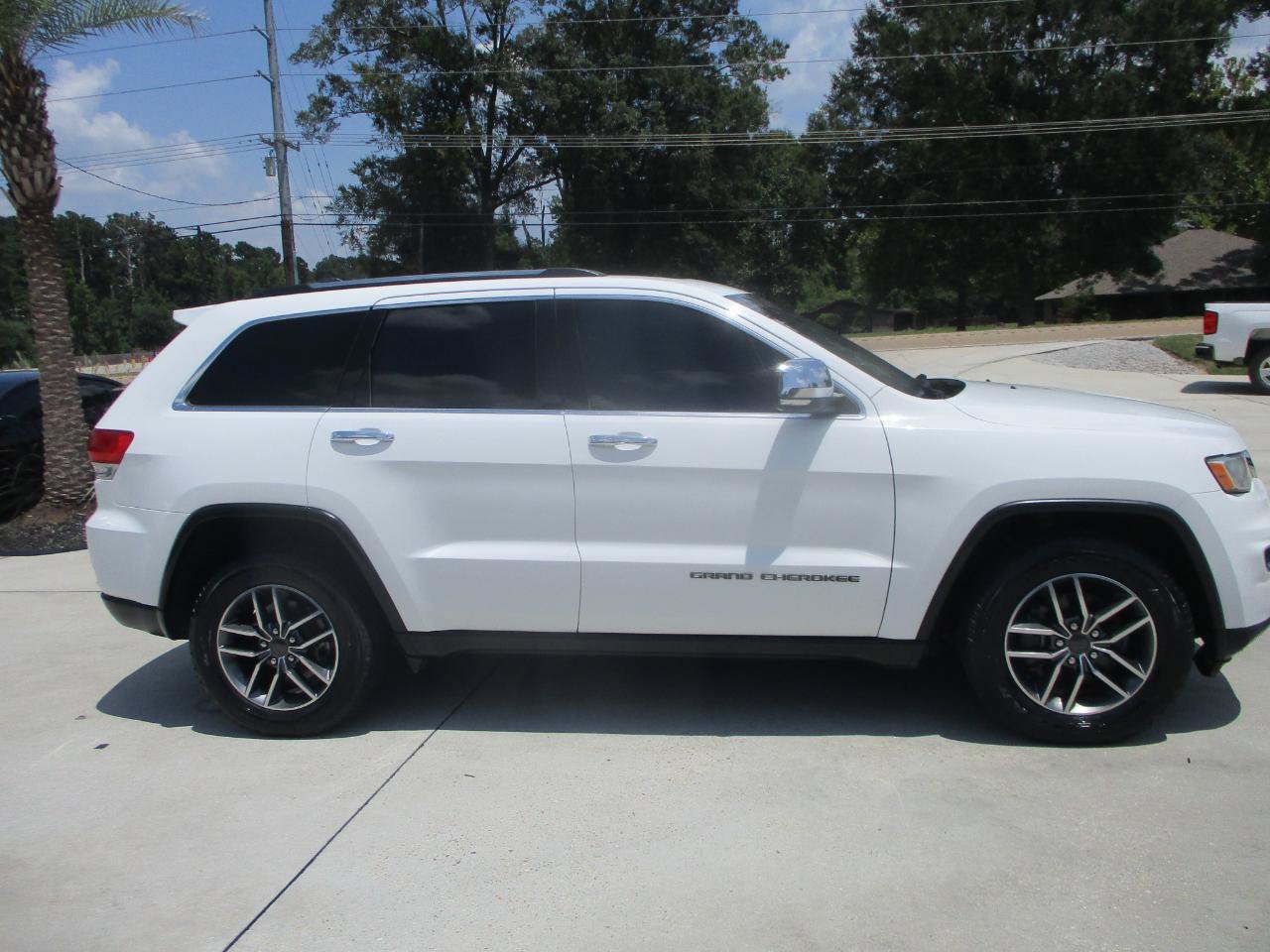 Used 2020 Jeep Grand Cherokee Limited AWD/4WD image 25