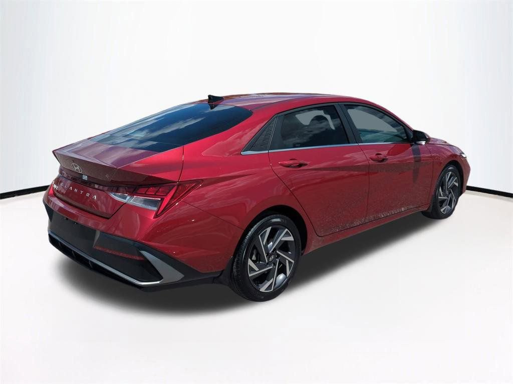 Certified 2025 Hyundai Elantra SEL FWD image 5