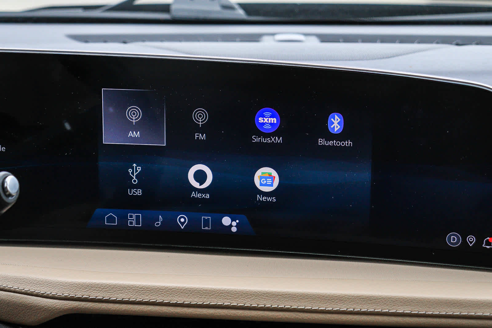 Used 2024 Cadillac XT4 Luxury w/ Cold Weather Package FWD image 14