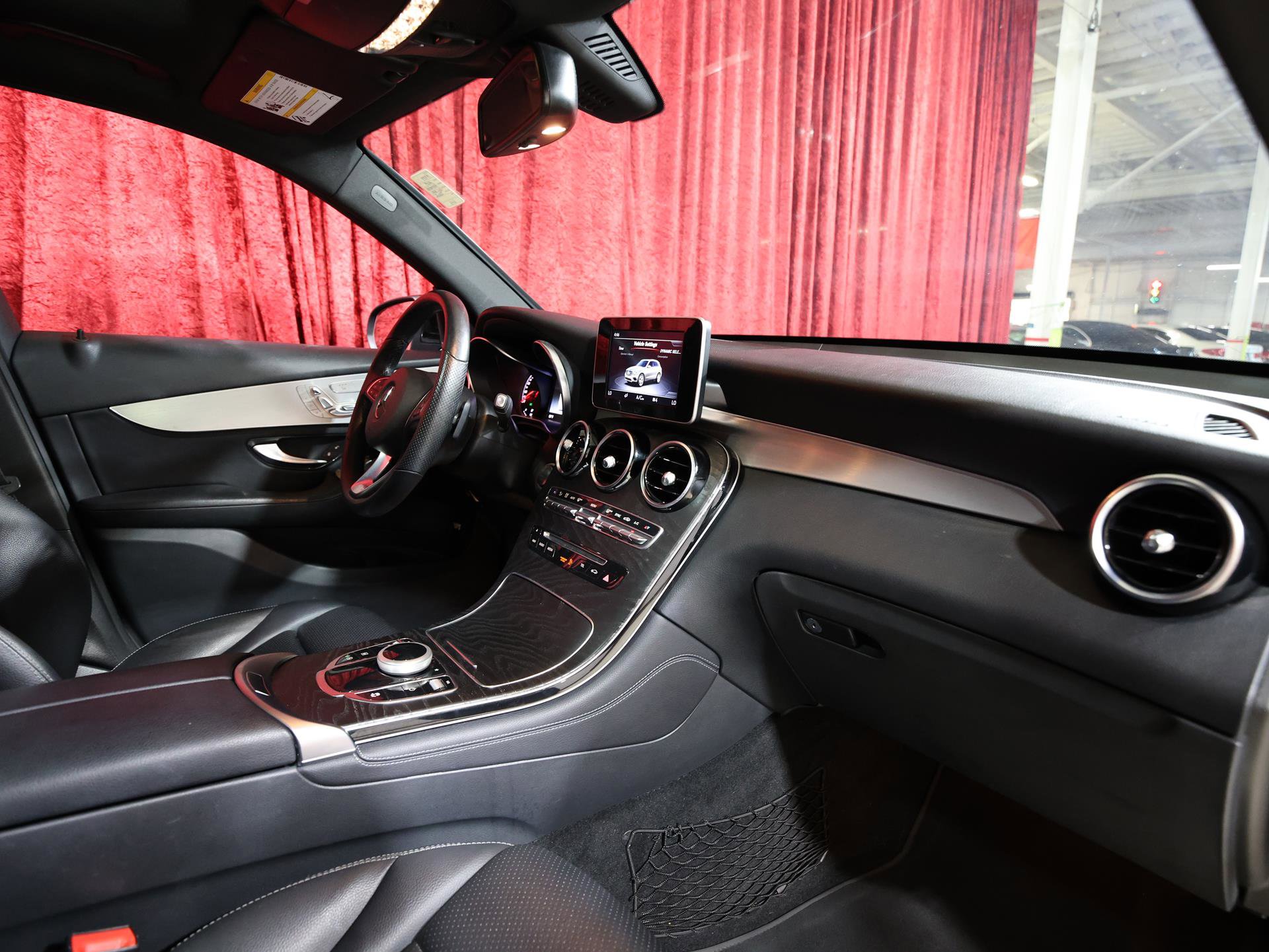 Used 2019 Mercedes-Benz GLC 300 4MATIC w/ Premium Package image 22