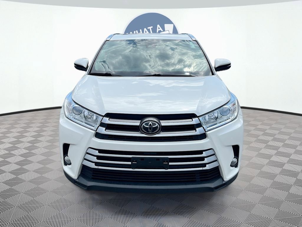 Used 2017 Toyota Highlander XLE AWD/4WD image 2